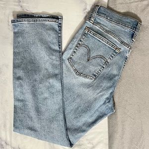 Like New! Levi Jeans Women’s Wedgie Straight Size 26/L28
